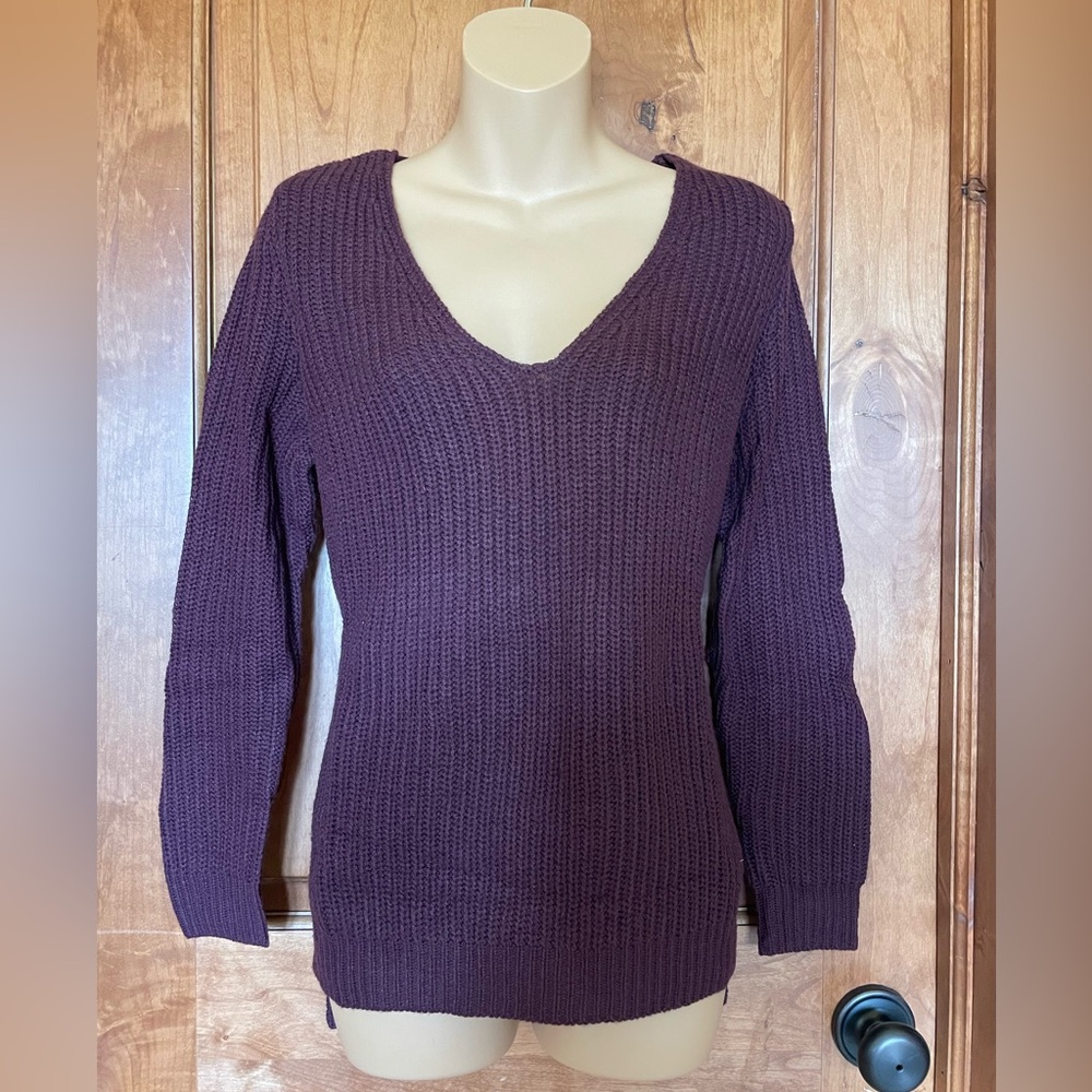 Charlotte Russe Shaker Stitch V-Neck Sweater in color Winetasting, Womens Size S